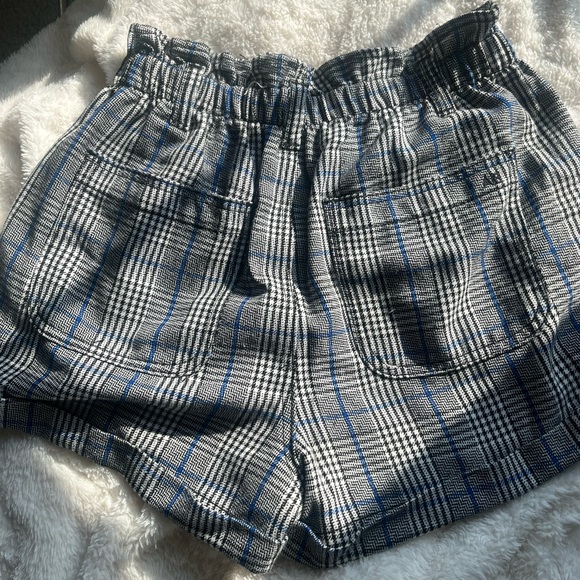 American Eagle plaid hi rise shorts - Picture 2 of 3